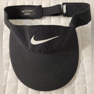 Classic Style  Nike‎ Dri-FIT Black Visor White Swoosh Summer Beach Tennis Sporty